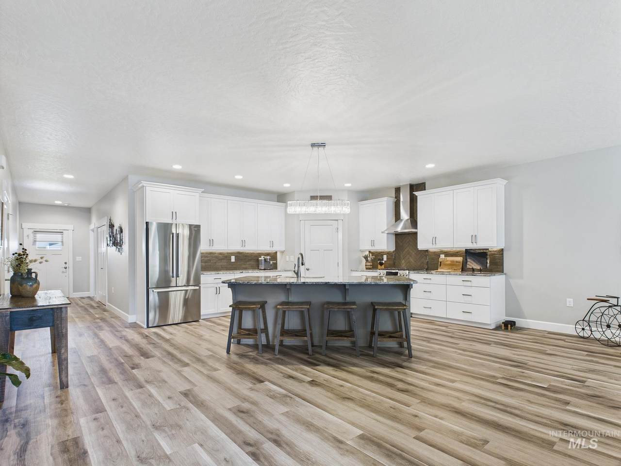 2102 Alder Ave - Photo 1