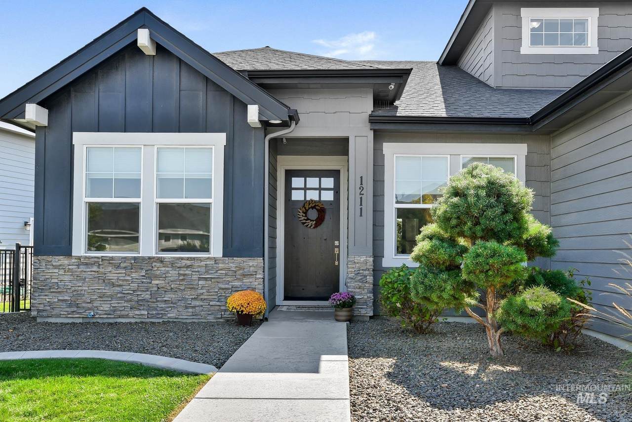 1211 Tanzanite Dr - Photo 1