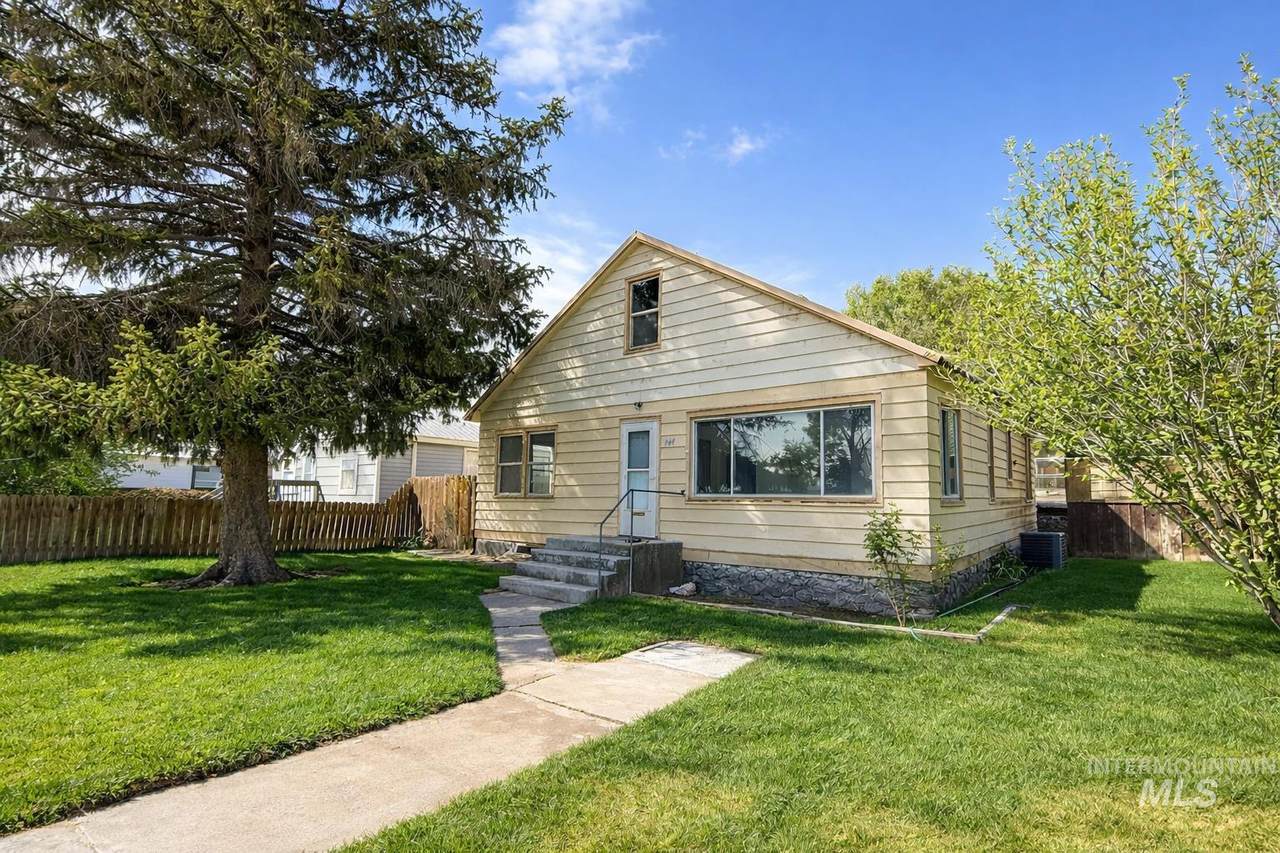 444 4th Ave - Photo 1