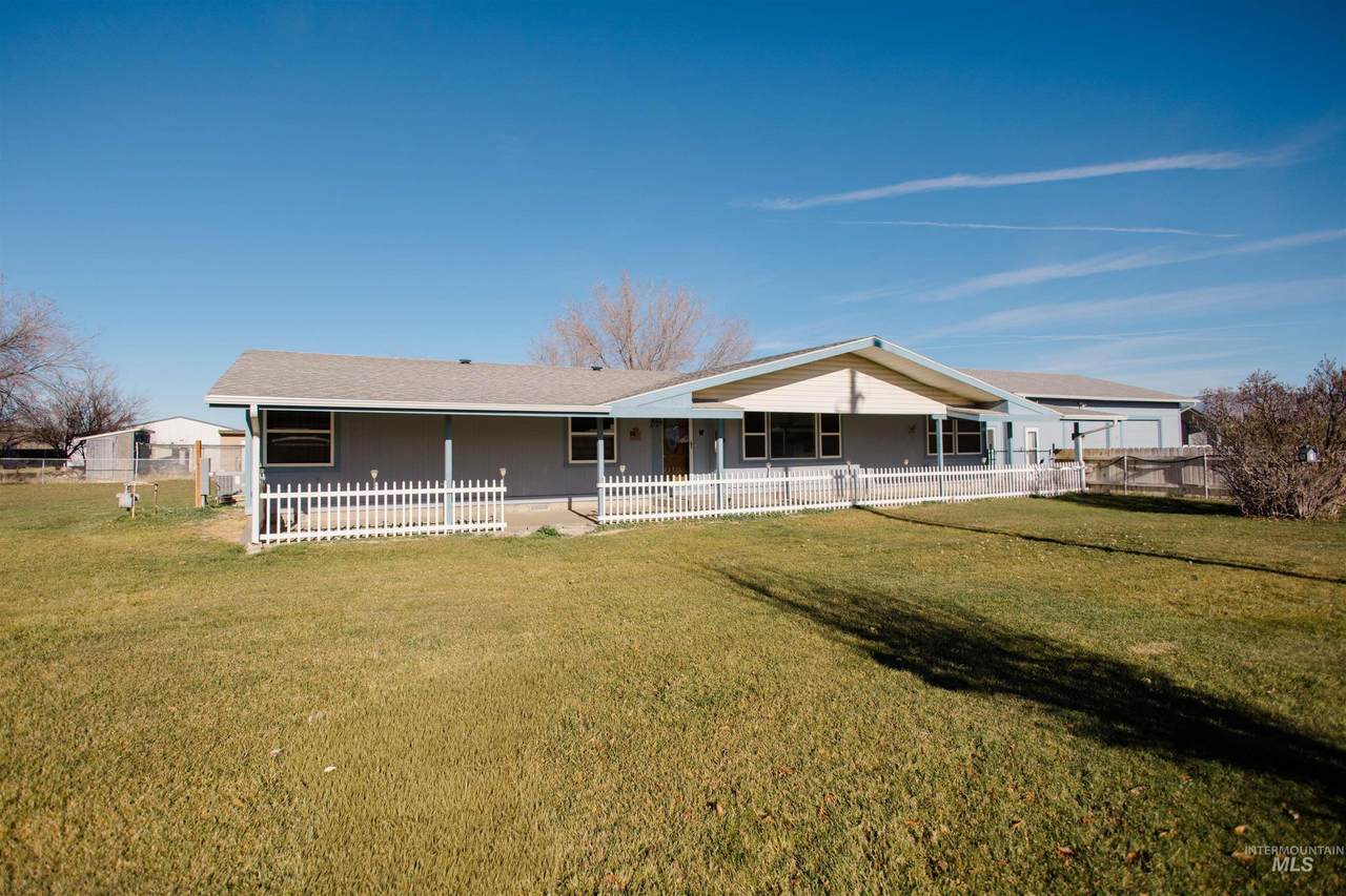 914 Beaman - Photo 1