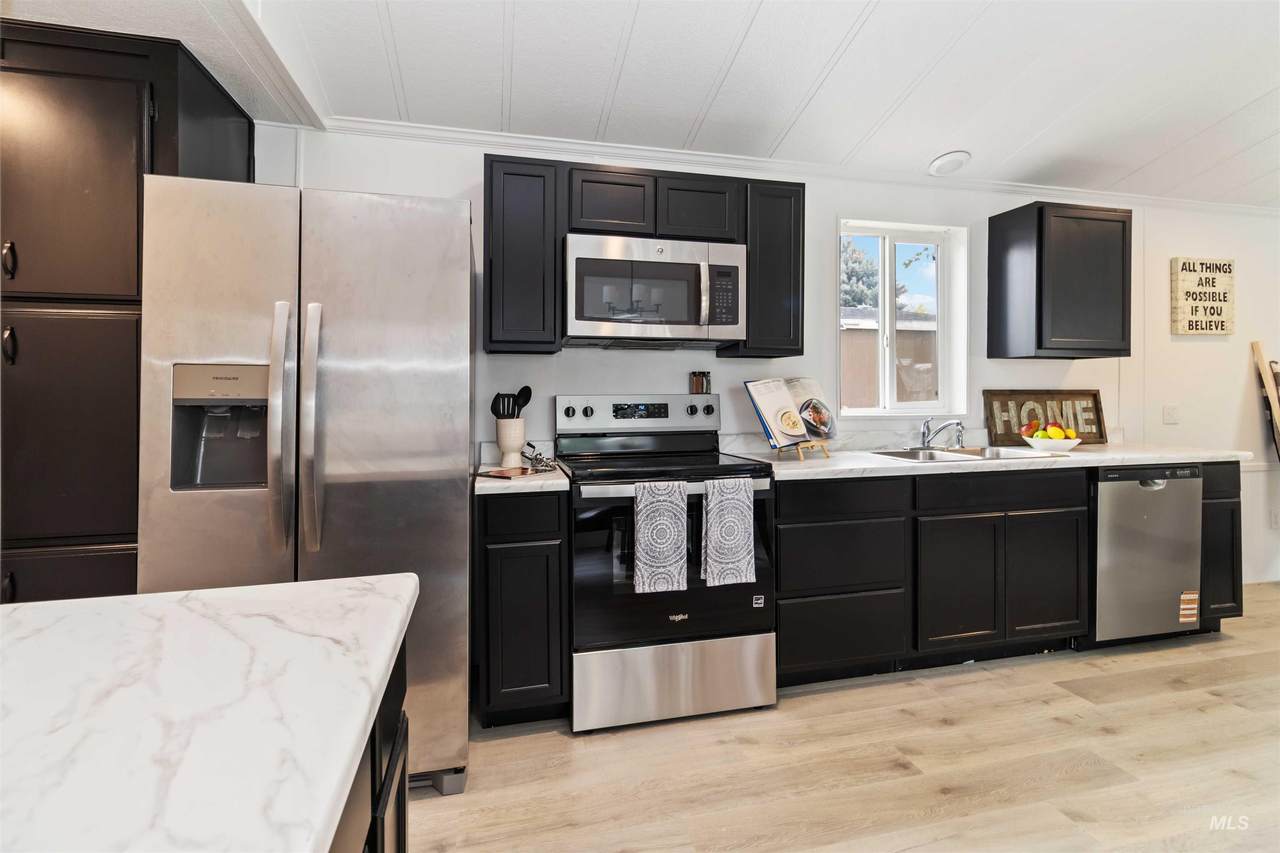 8056 W Manassas Ln - Photo 1