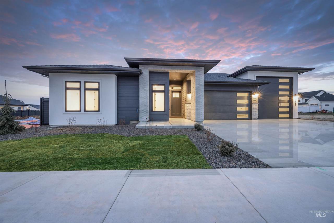 270 Hunter Creek Ave - Photo 1