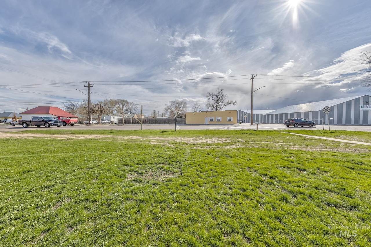 107 5th Ave - Photo 1