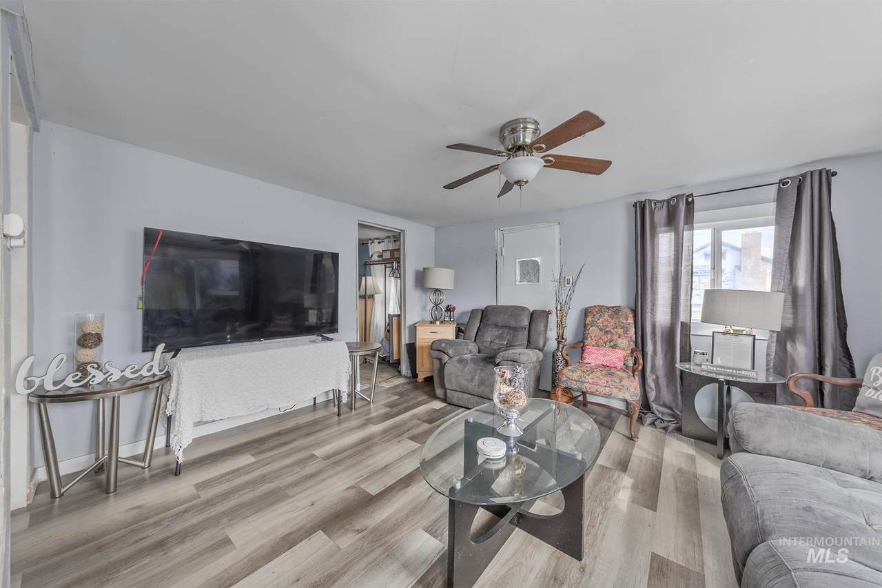 107 5th Ave - Photo 1