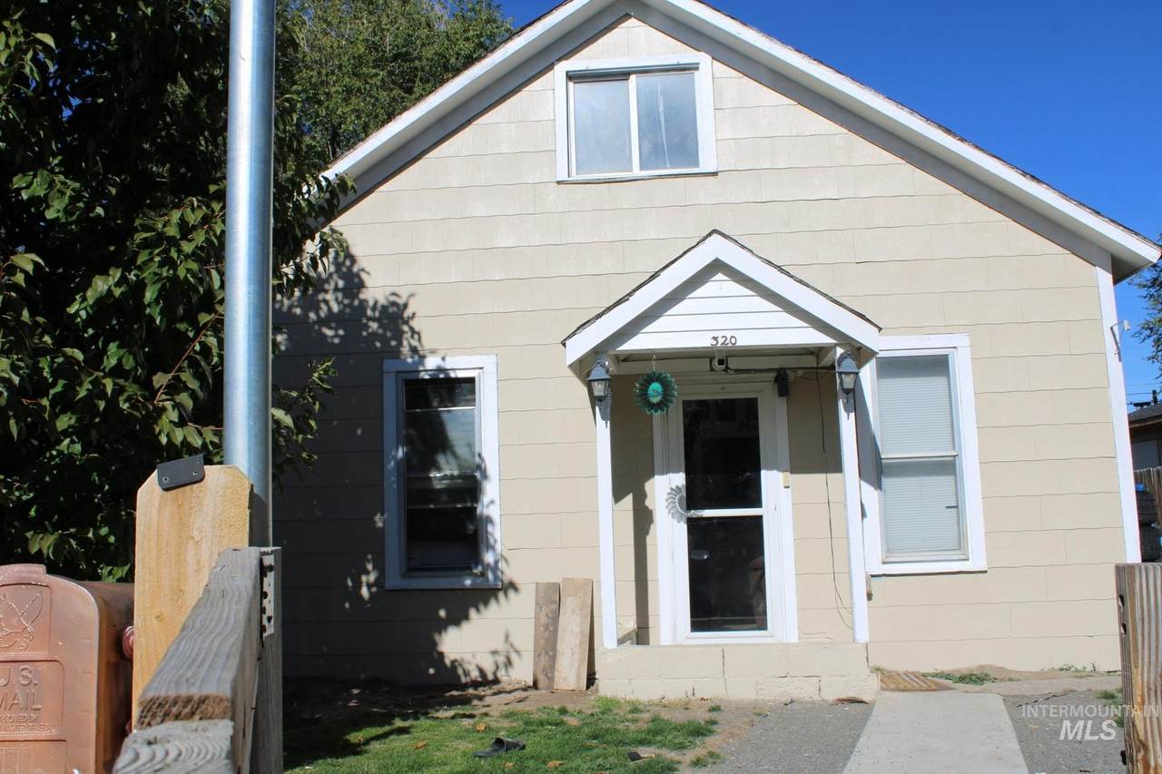 320 3rd Ave W - Photo 1