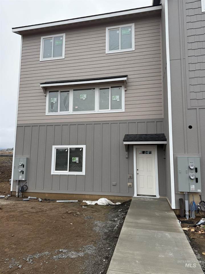 1369 Edington - Photo 1