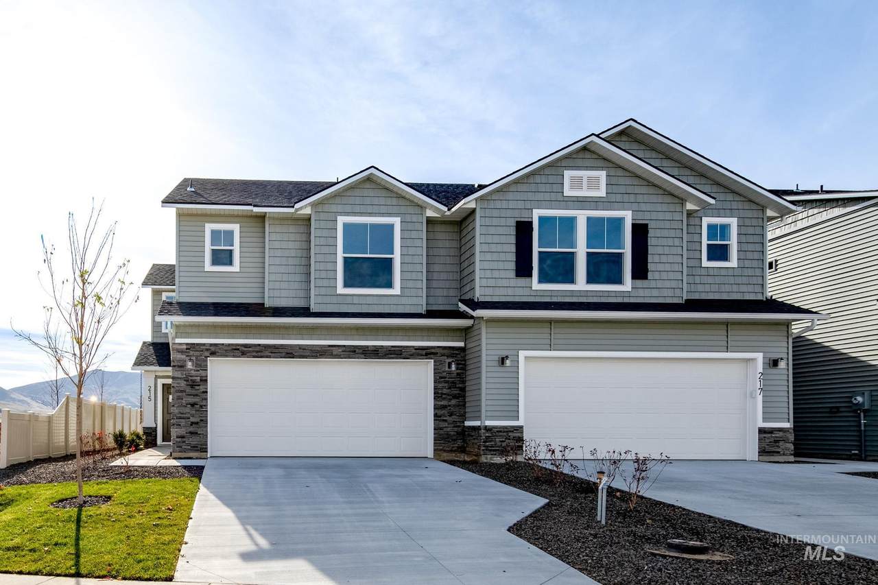 215 Moose St - Photo 1