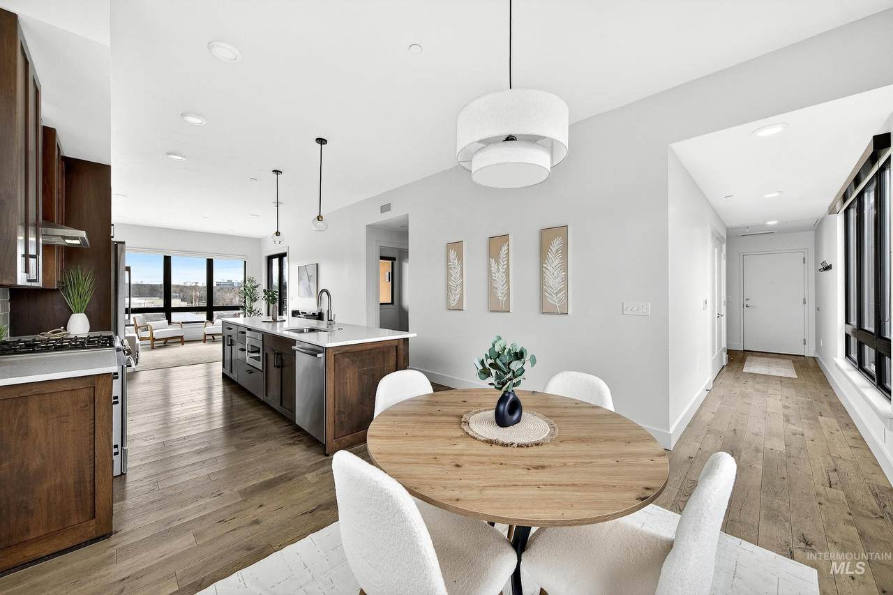 611 8th Street - Photo 1