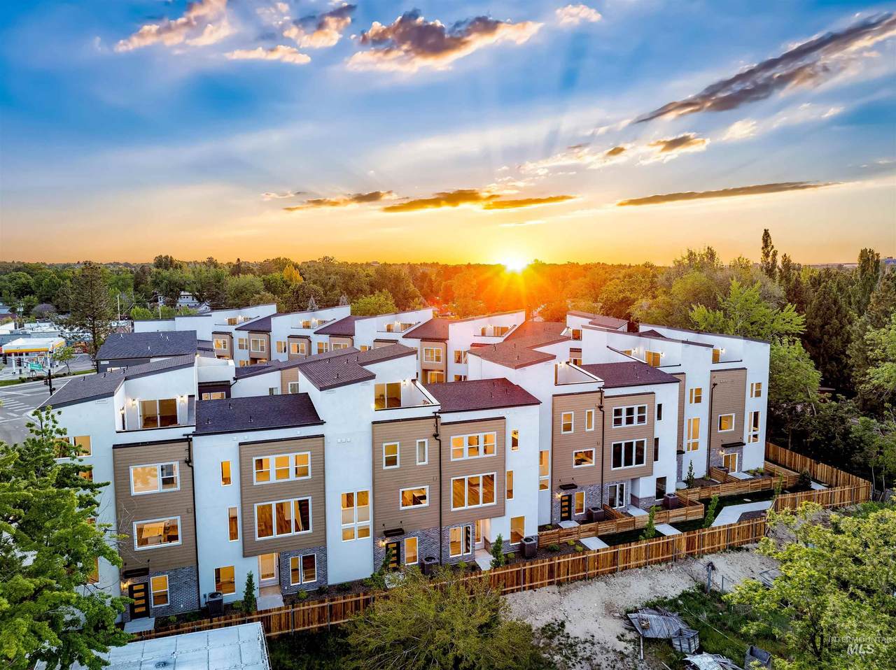 2043 Makar Ln - Photo 1