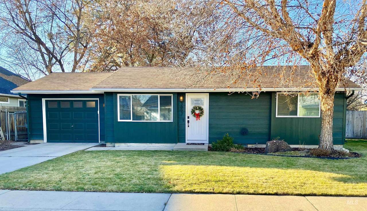 3897 Yorktown Way - Photo 1