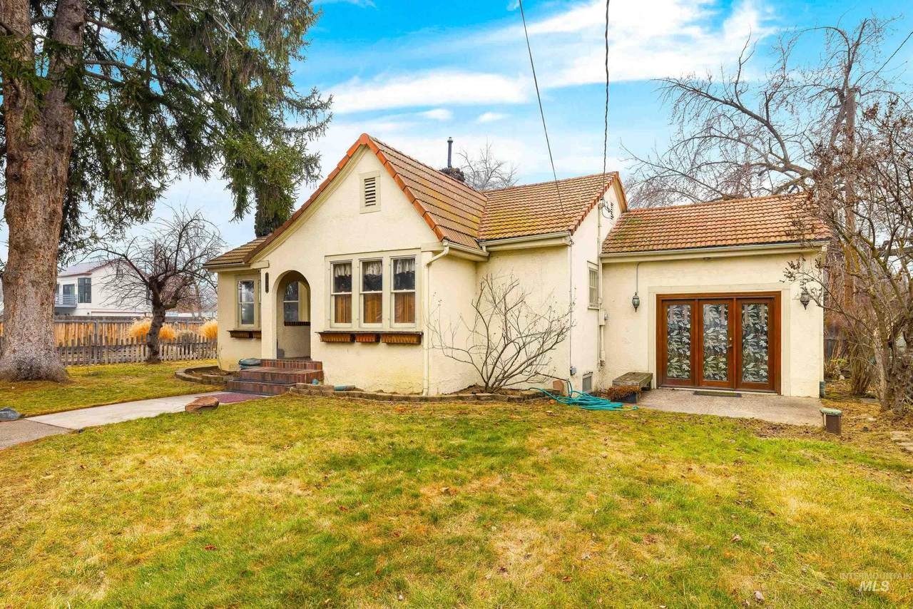 2305 Gekeler Ln - Photo 1