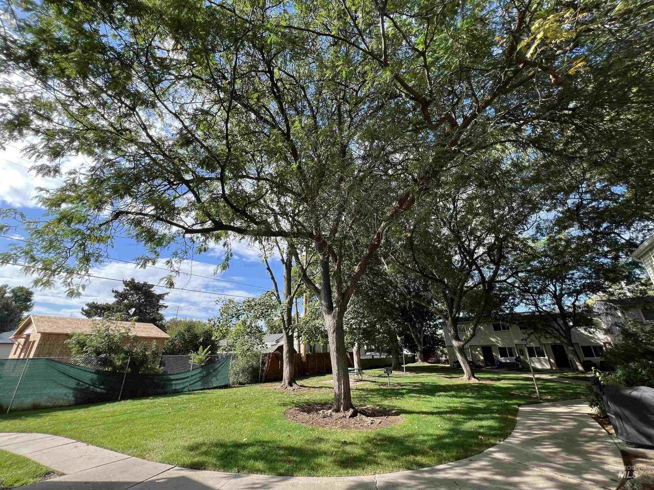 952 Curtis Rd - Photo 1
