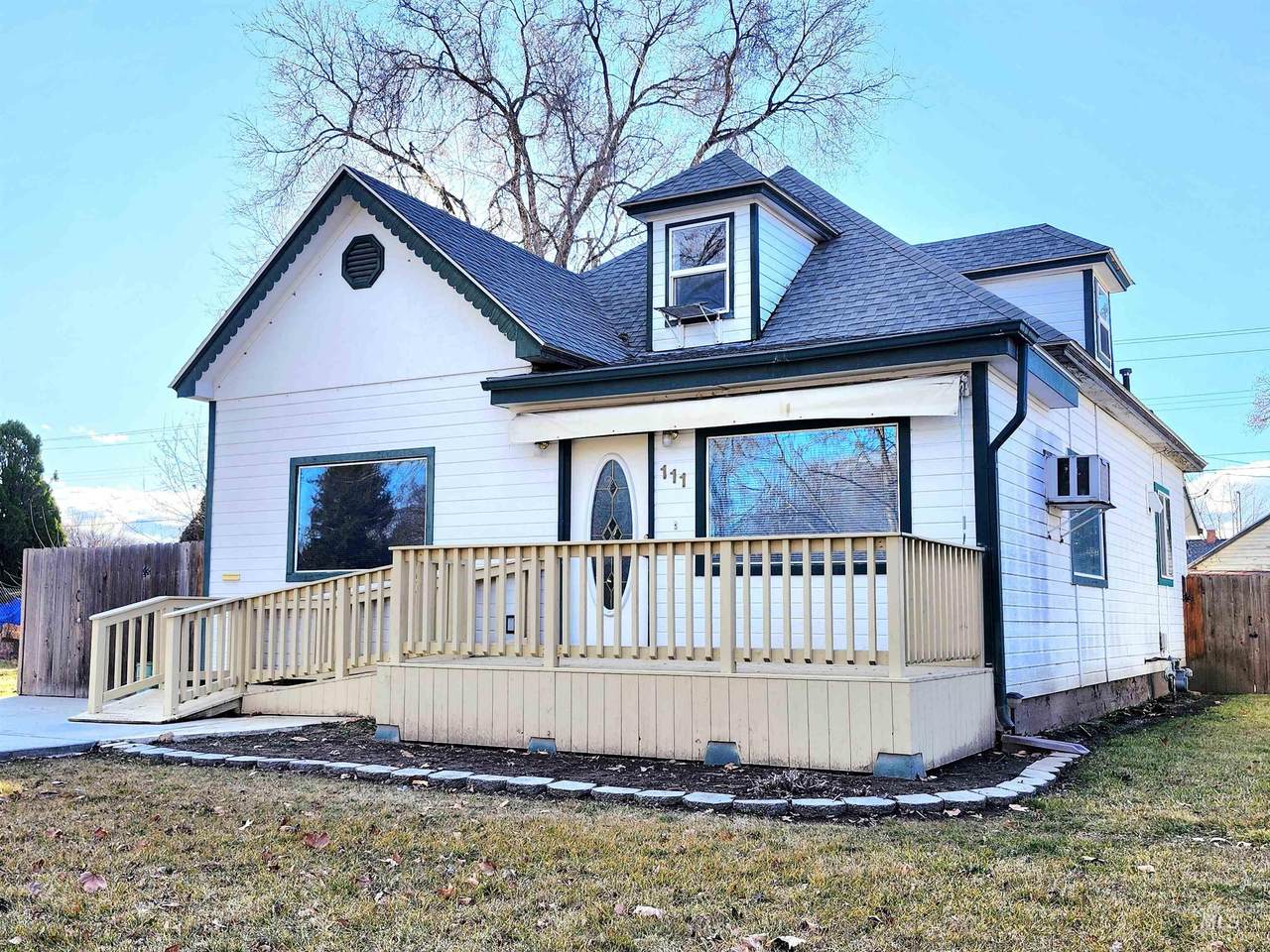 111 Elder St - Photo 1