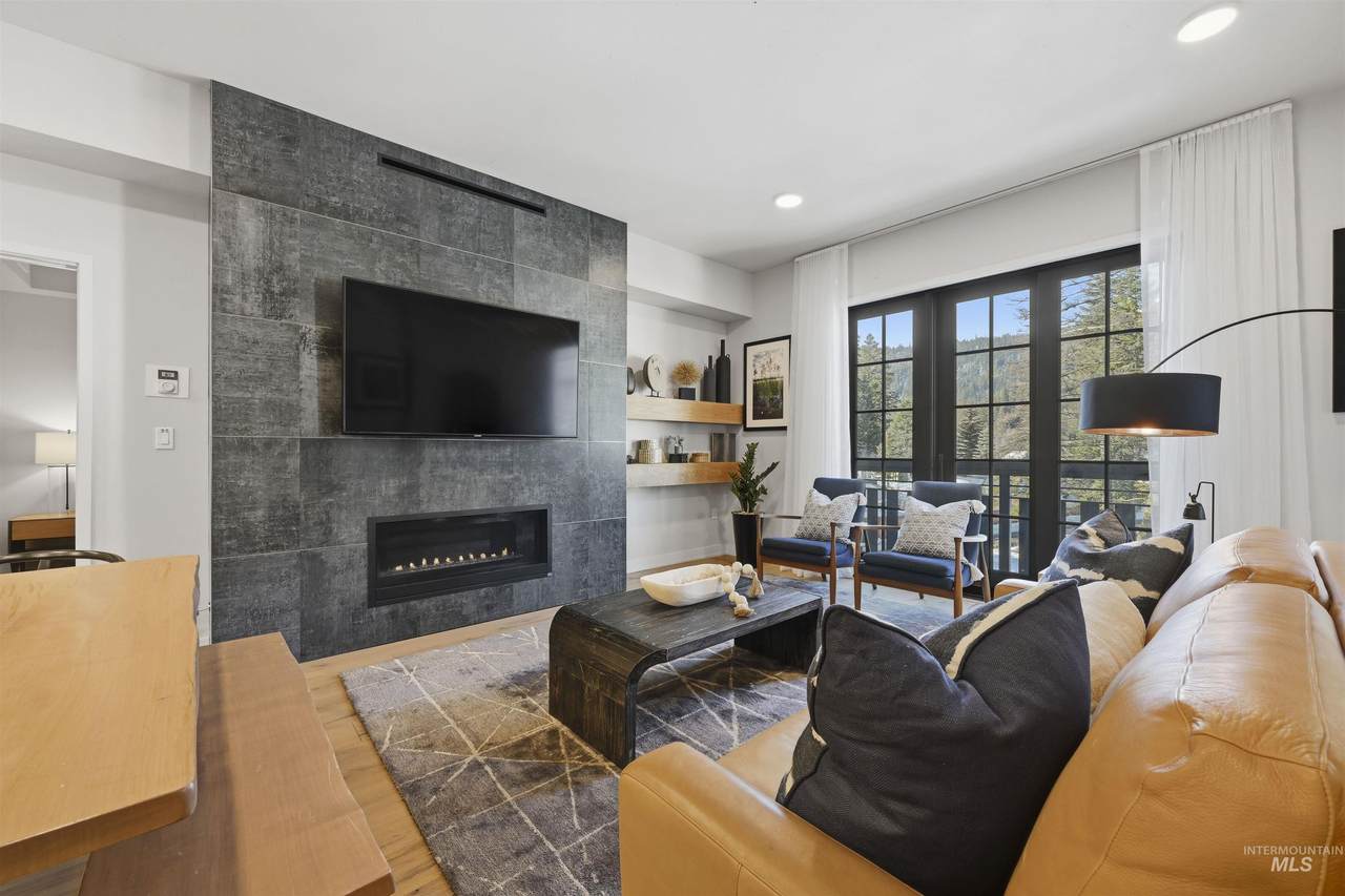 780 Village Dr - Photo 1