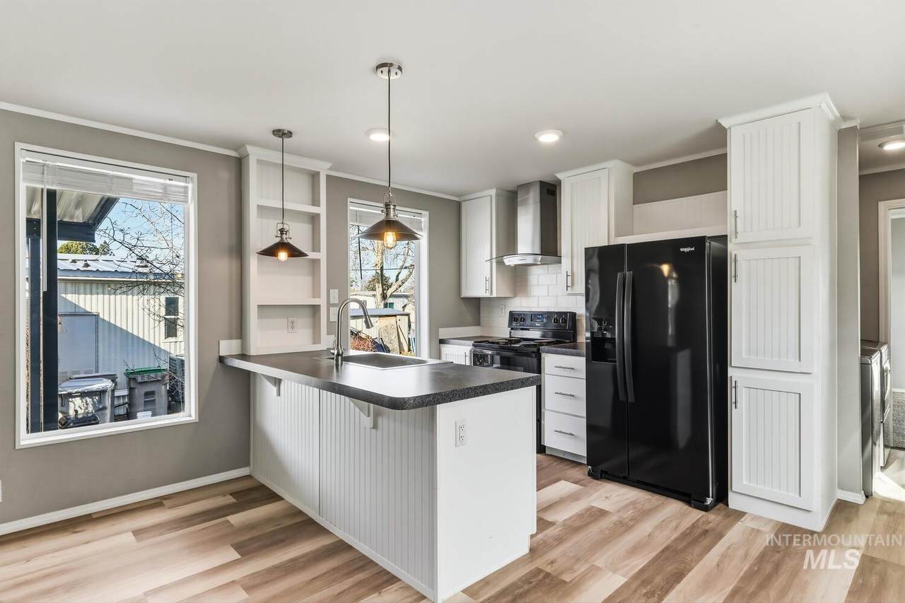 10614 Macaw Ln - Photo 1