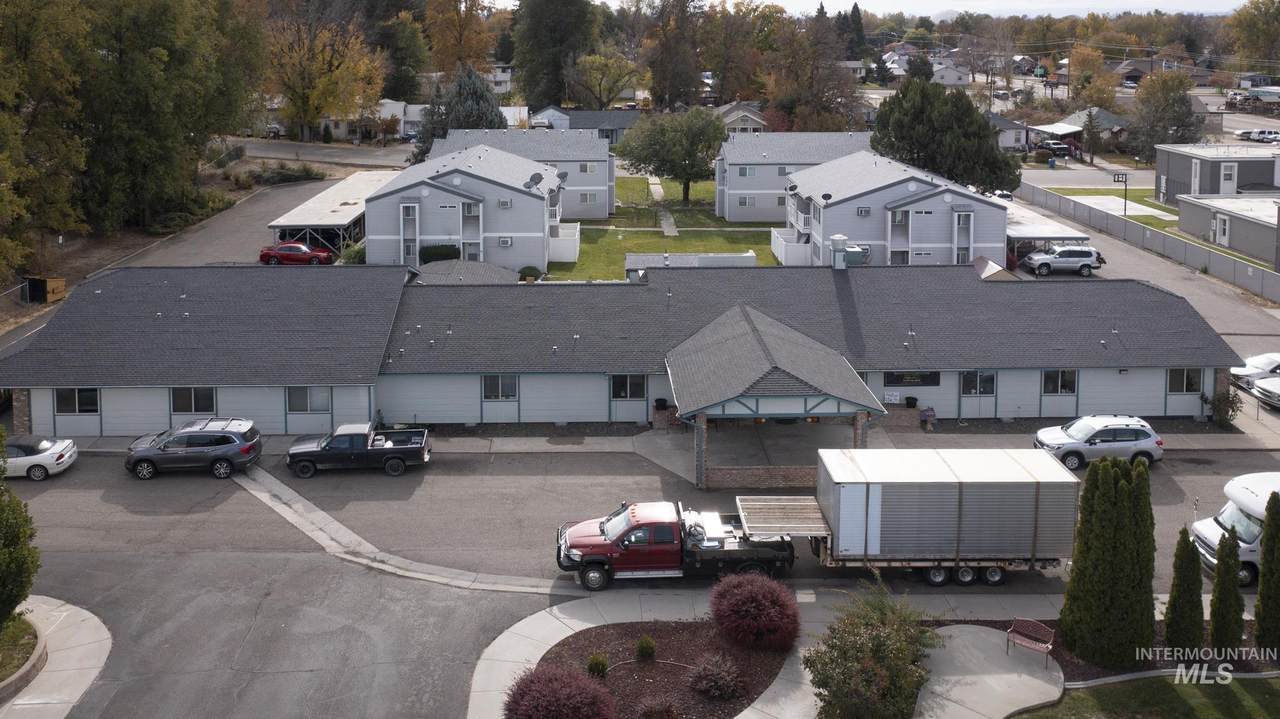 1713 Center Ave. - Photo 1