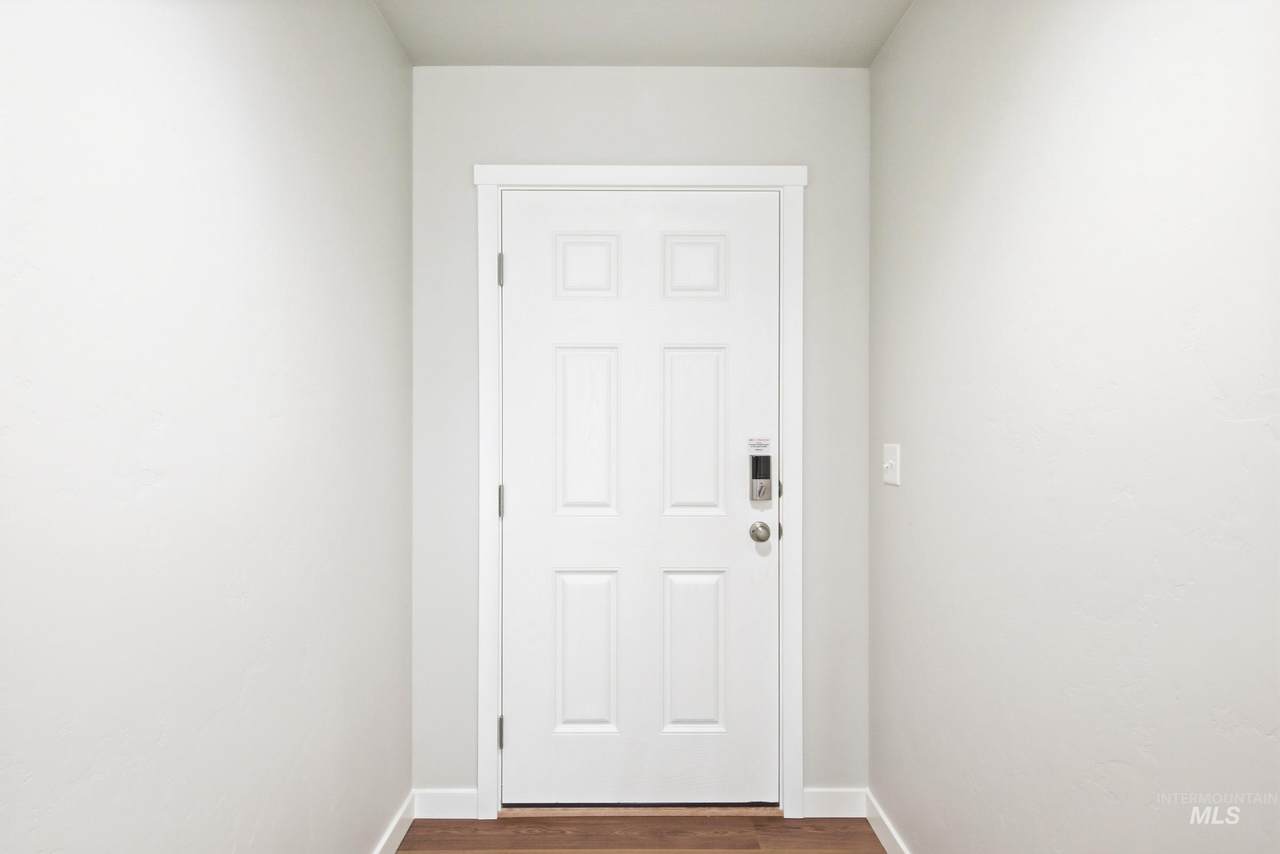 https://bt-photos.global.ssl.fastly.net/imls/1280_boomver_2_98978062-2.jpg