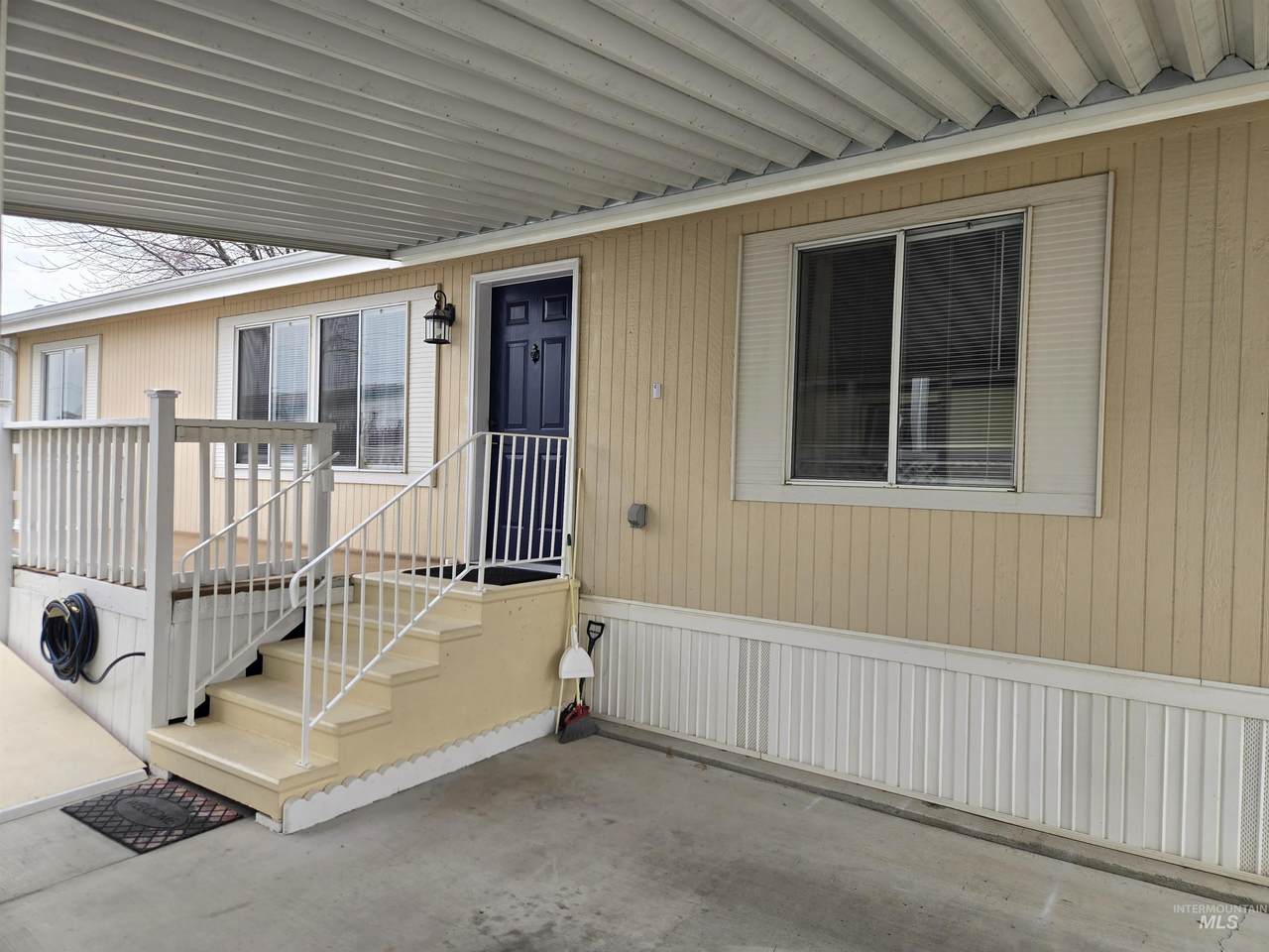 2115 6th Avenue - Photo 1