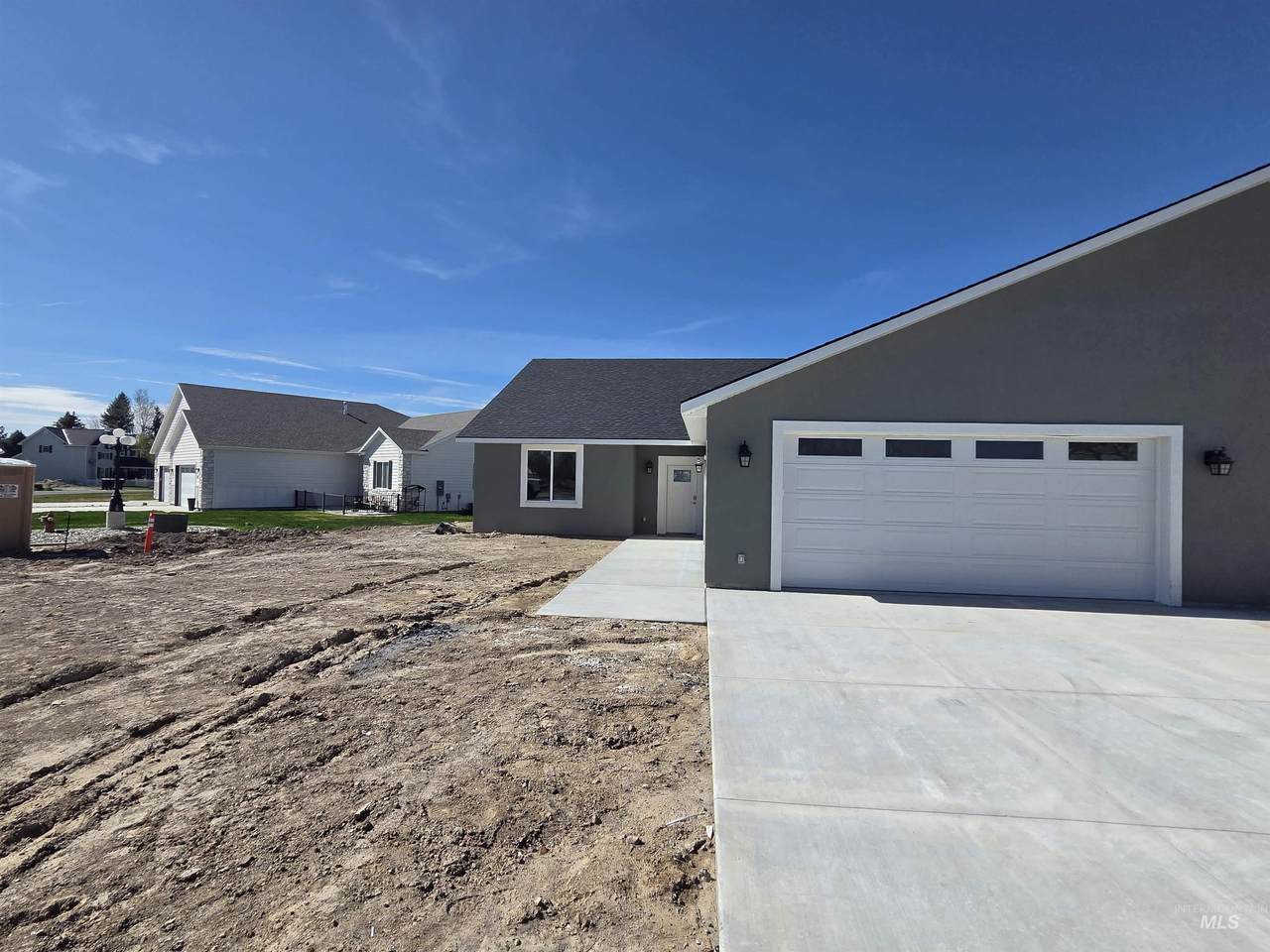39 Lakeside Loop - Photo 1