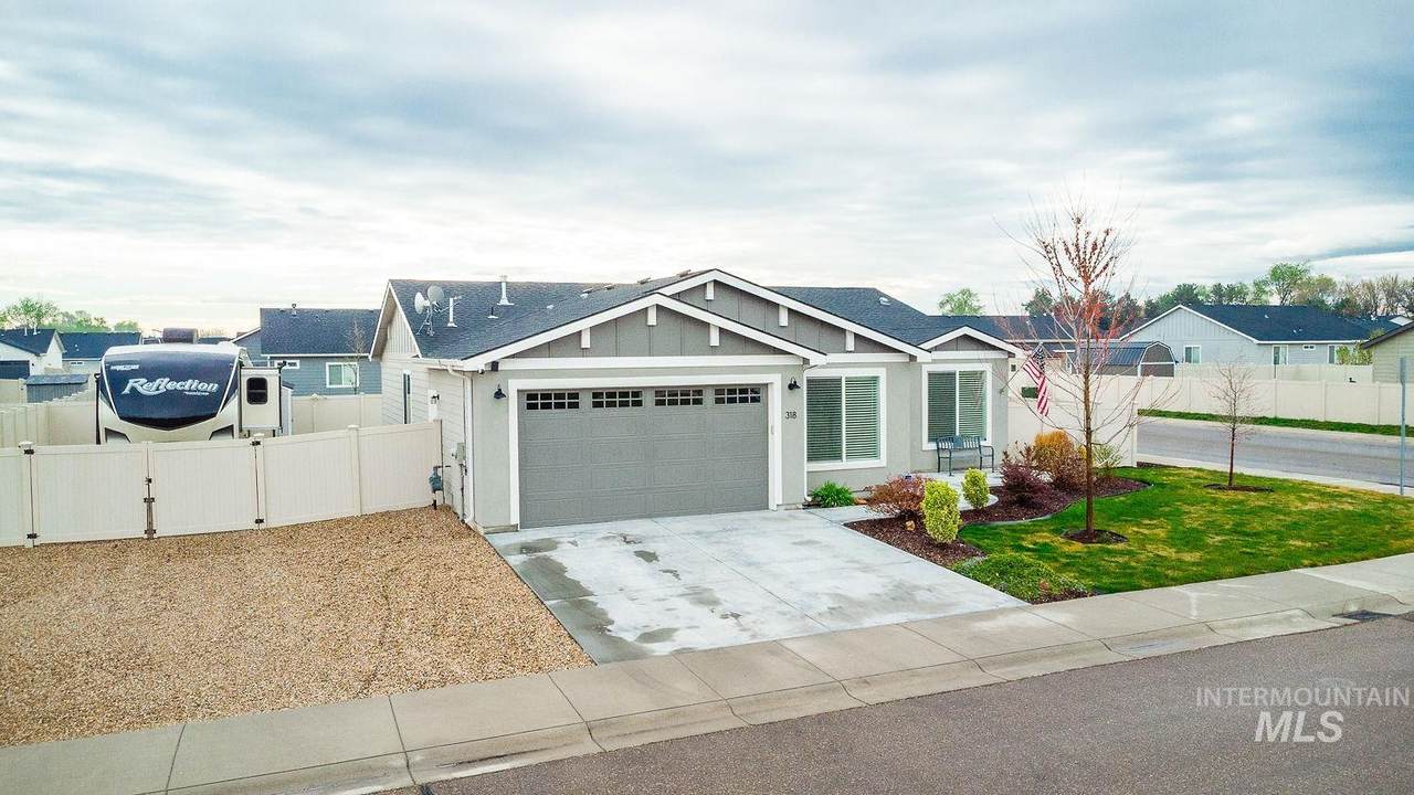 318 Red Rose St - Photo 1