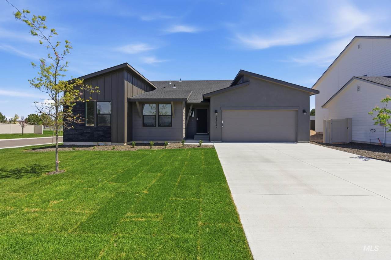 15290 Queensbury Ave - Photo 1