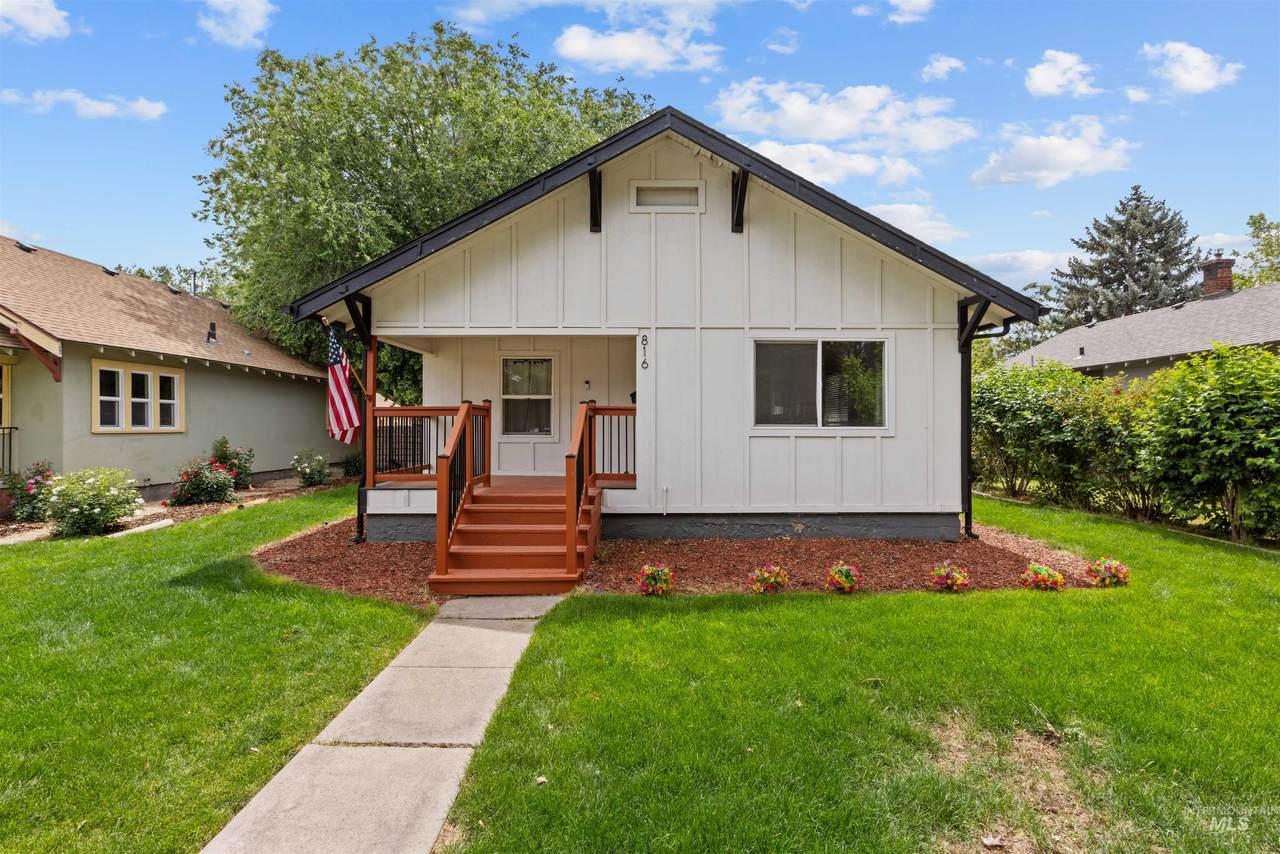 816 8th Ave - Photo 1