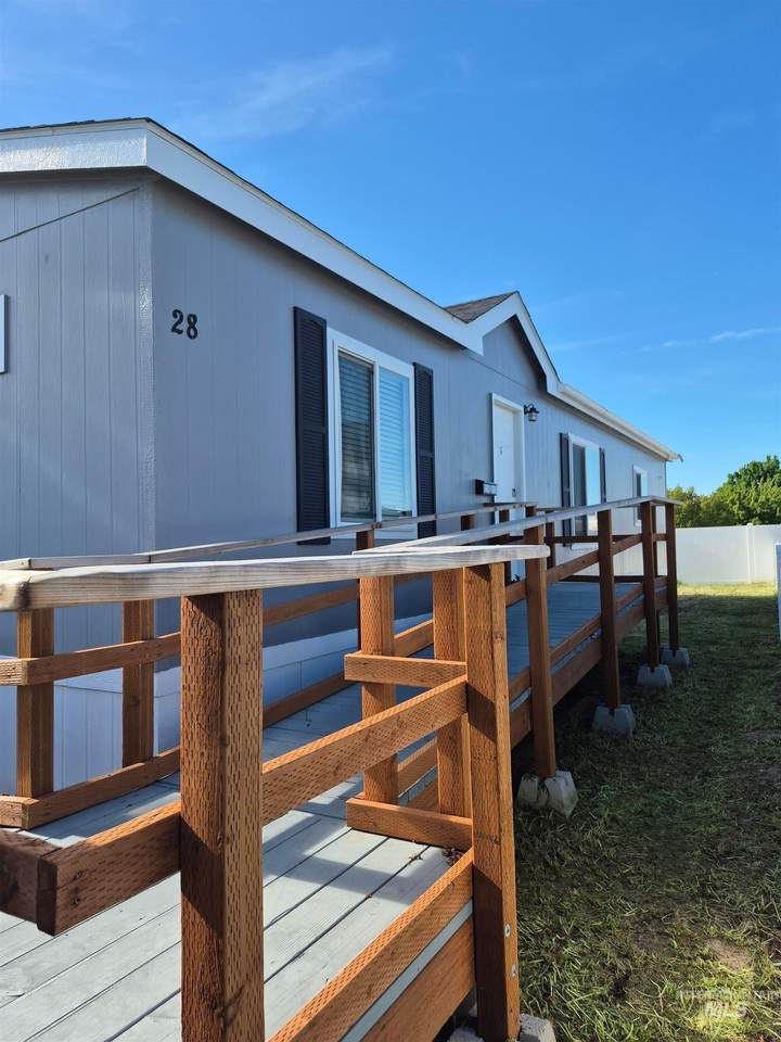 700 Fairview Ave - Photo 1