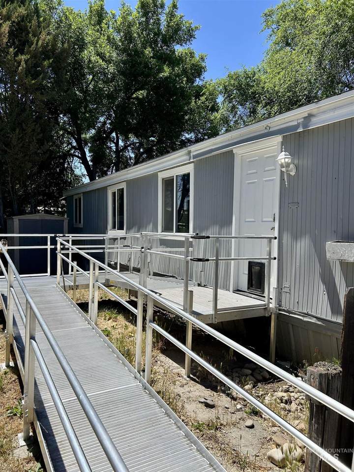 301 38th Street - Photo 1