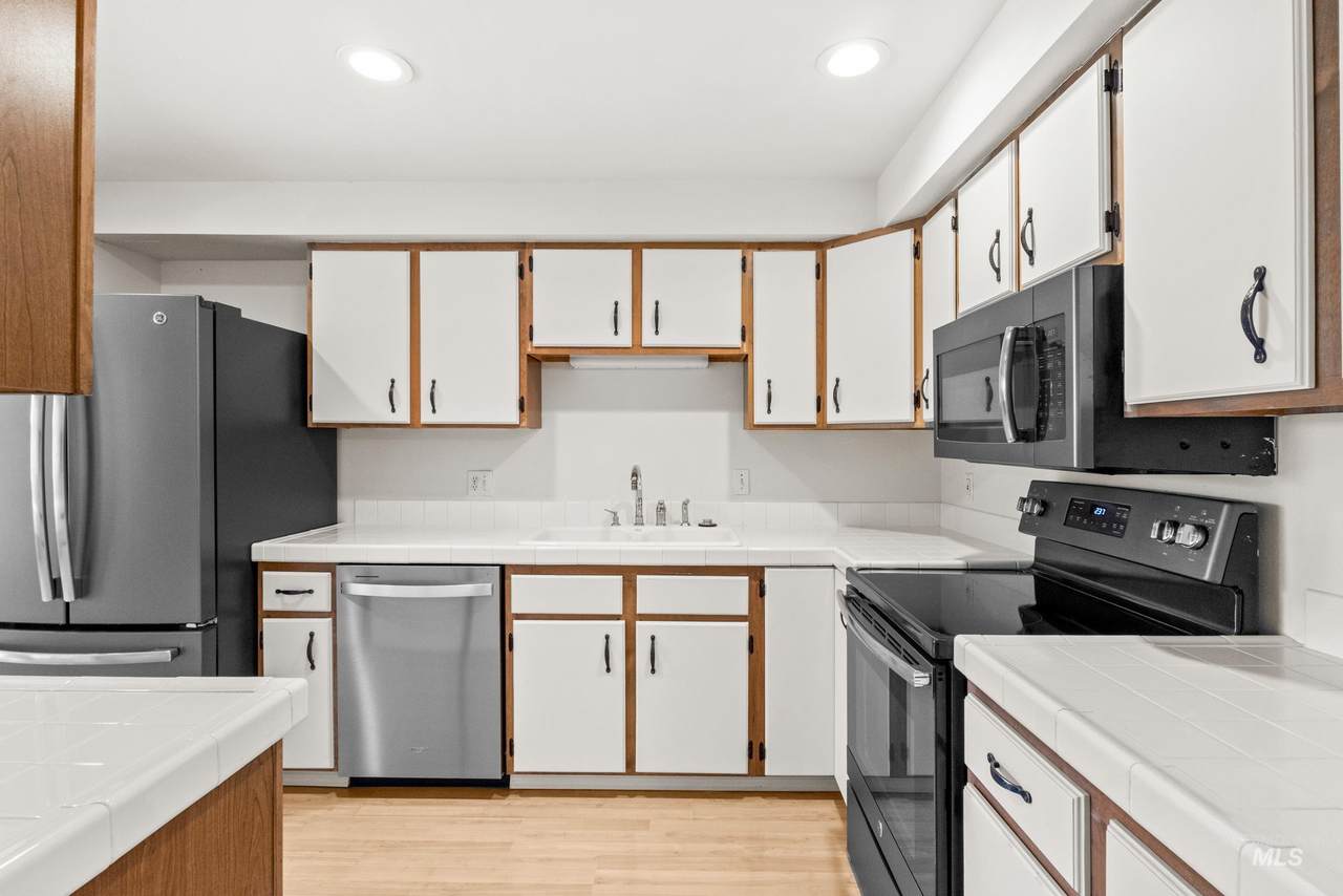 3687 Gekeler Ln - Photo 1