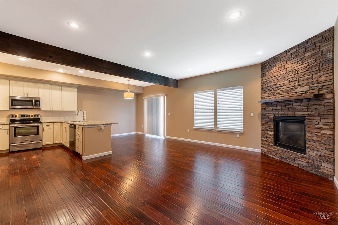 721 Linden Ave - Photo 1