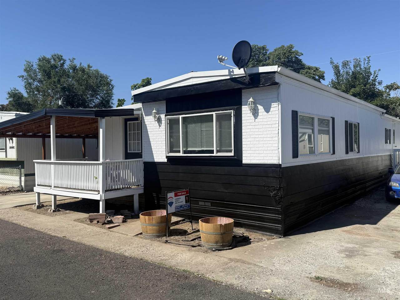 913 Preston Ave - Photo 1