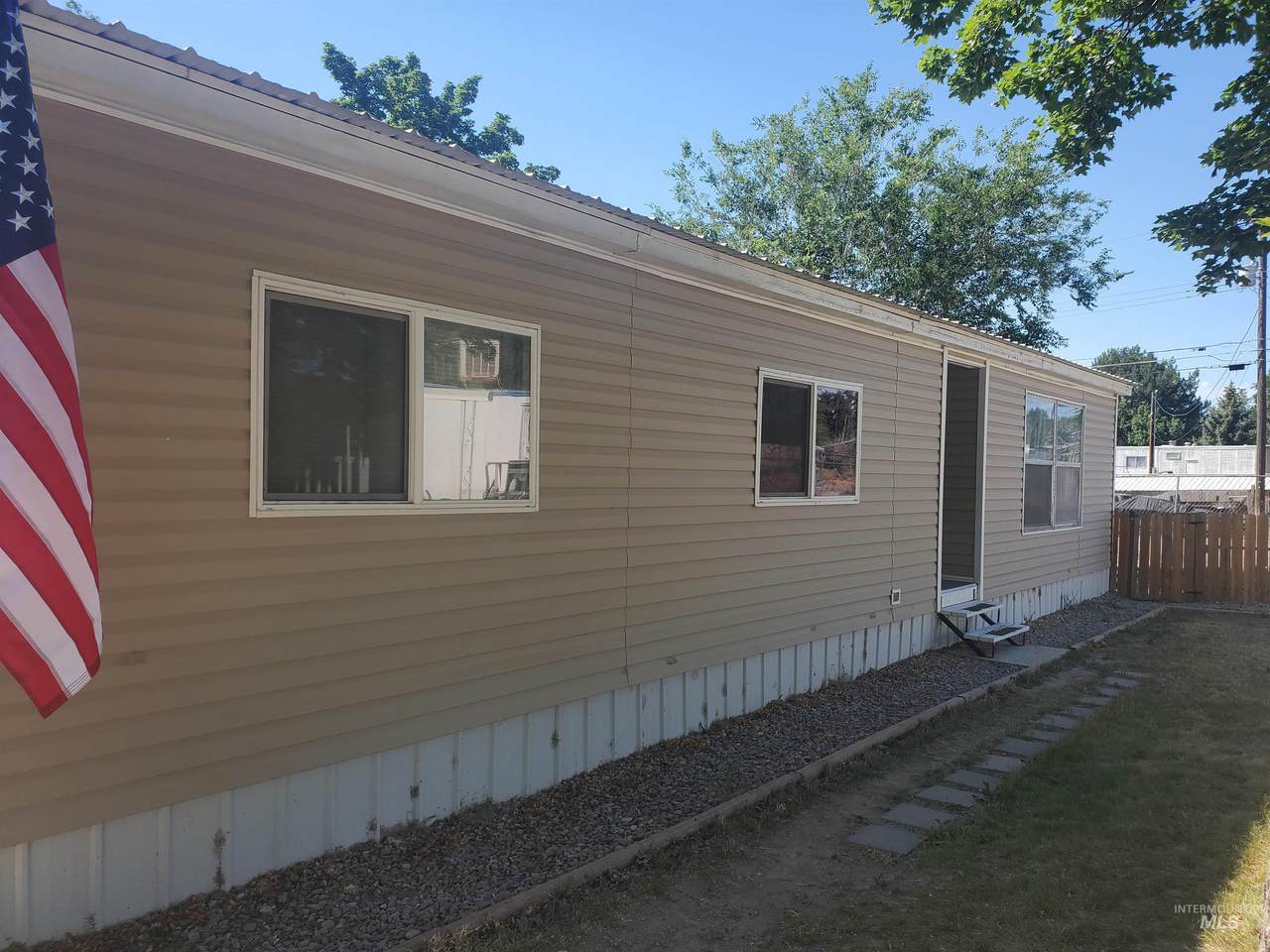 218 W Ave I - Photo 1