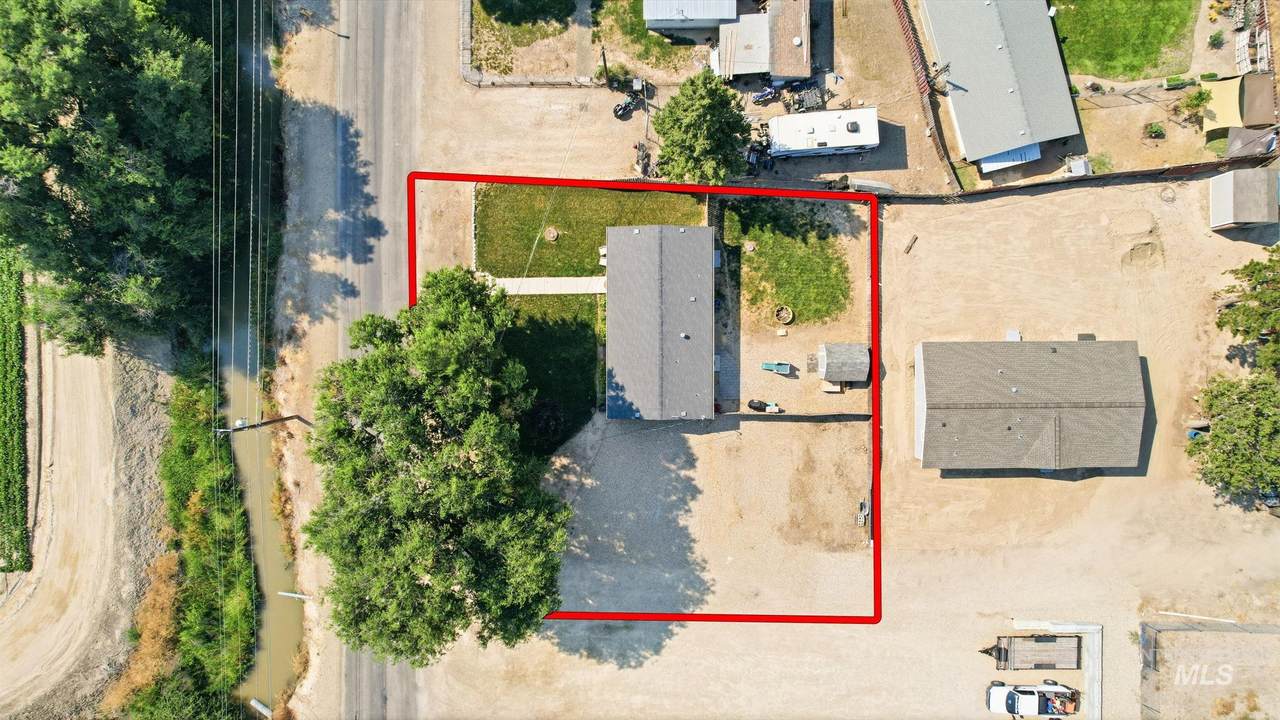 689 Notus Rd - Photo 1