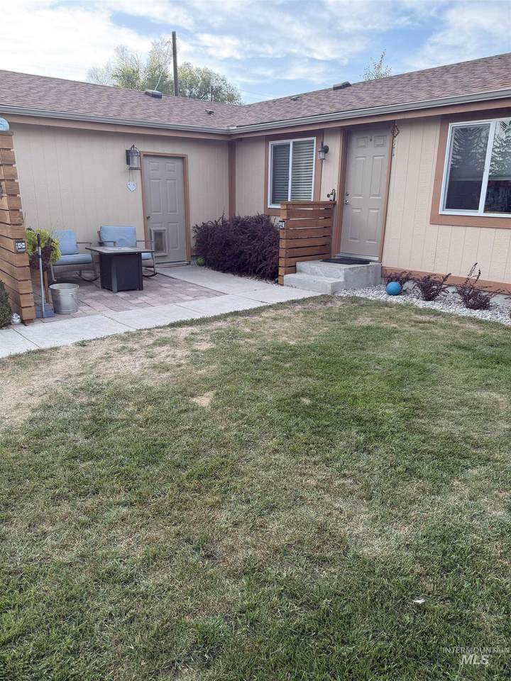 290 West Elmore Avenue - Photo 1