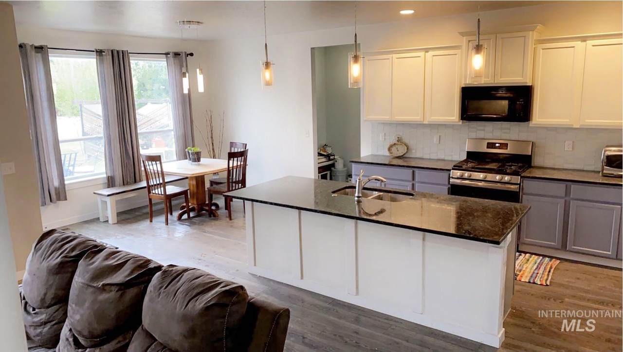 6024 Seacliff - Photo 1
