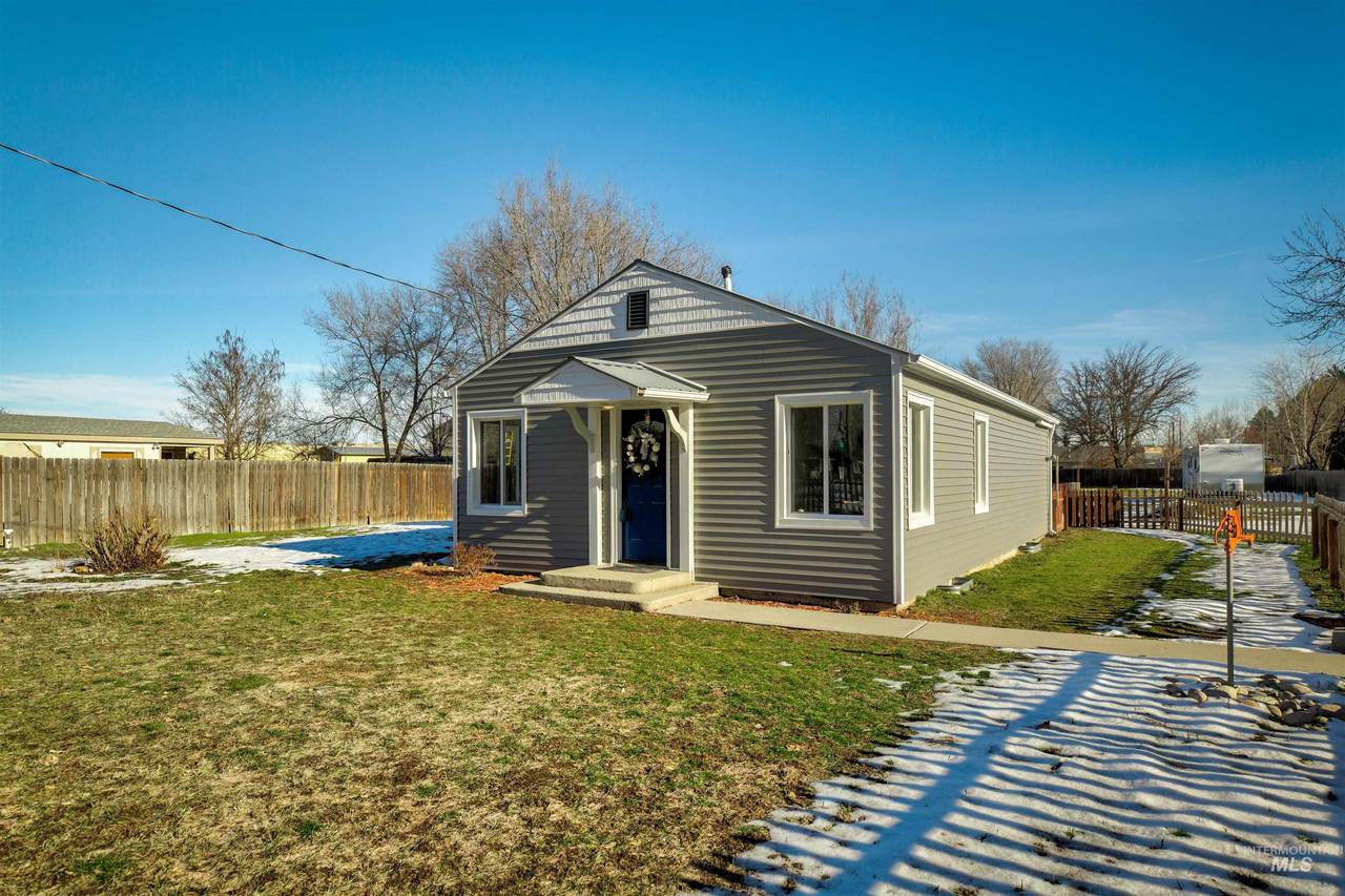221 Paradise Ave - Photo 1