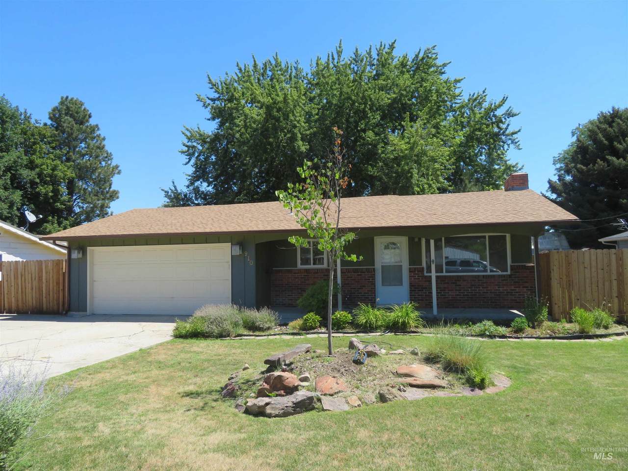 910 Teton Ave. - Photo 1