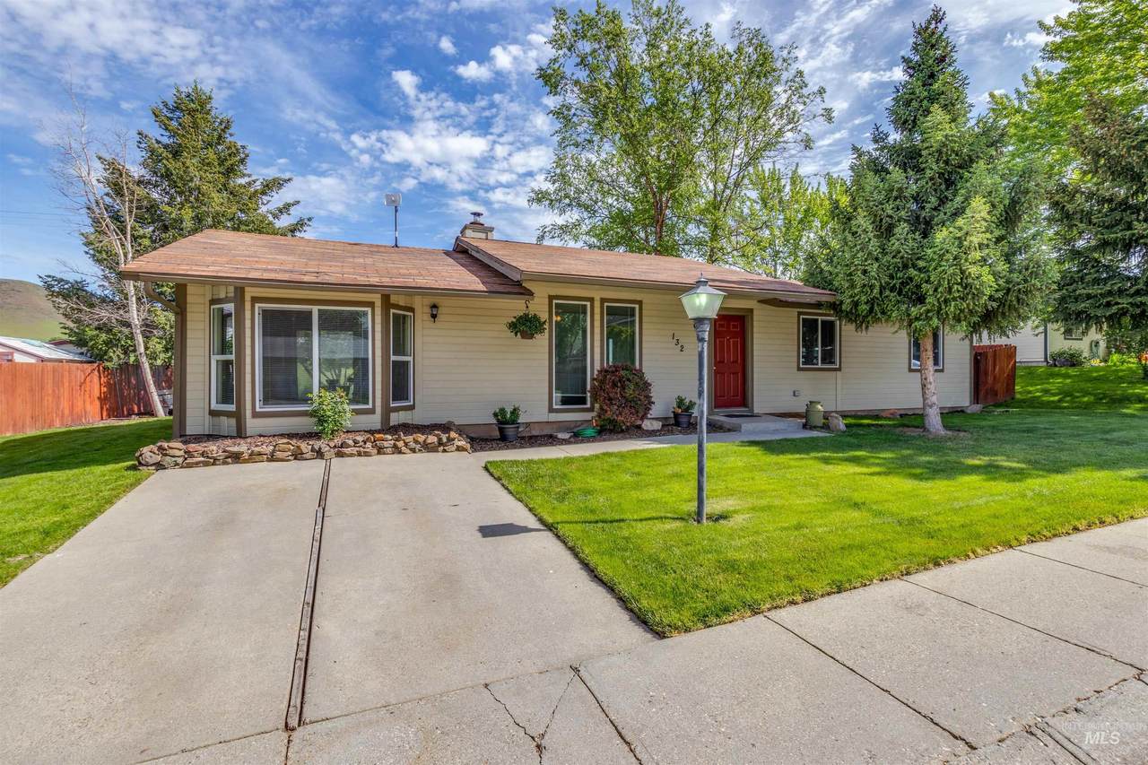 132 Riverside Dr - Photo 1