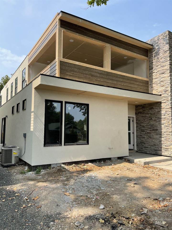 1731 Division Ave. - Photo 1