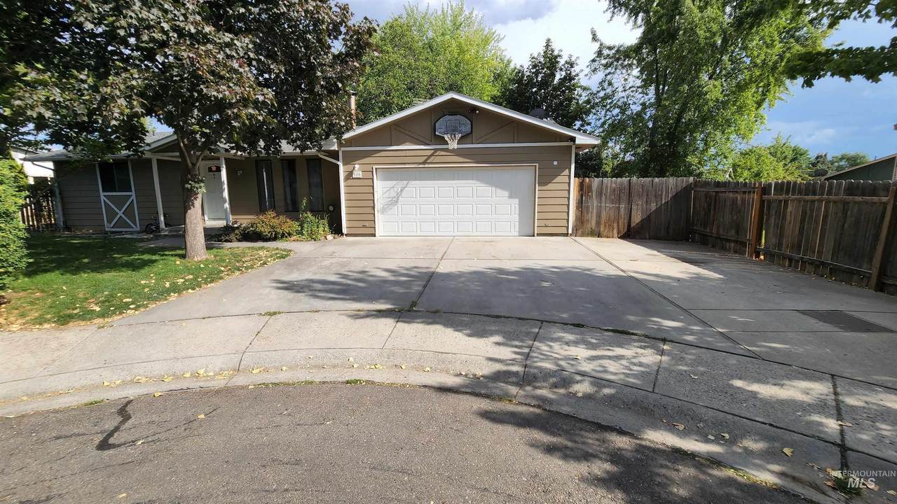 846 Patrick Pl - Photo 1