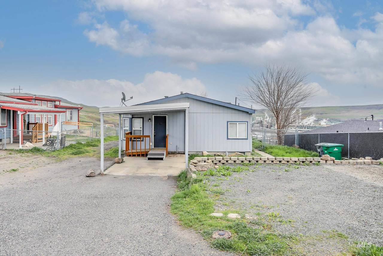 1133 Riverview St. N - Photo 1