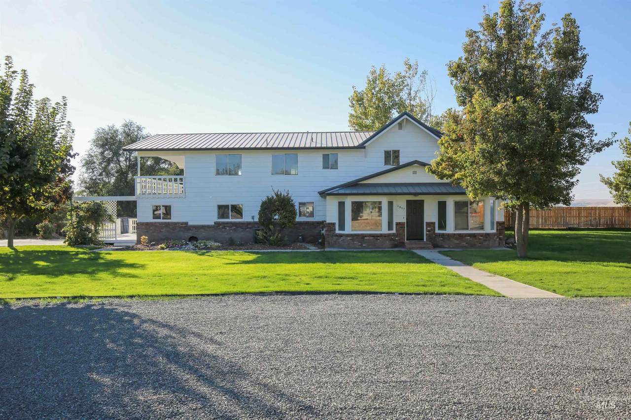 1817 Laurel Drive - Photo 1
