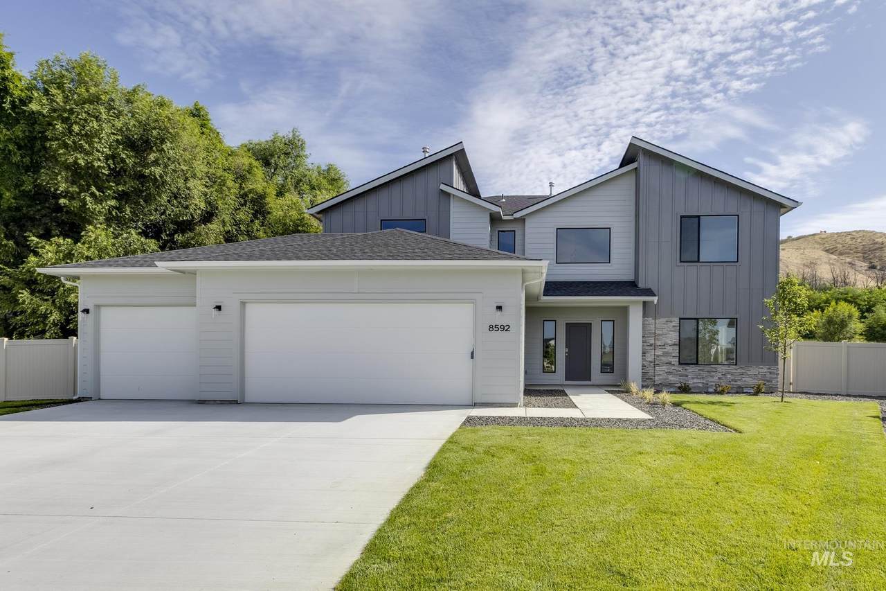 8592 Ferris Ave - Photo 1