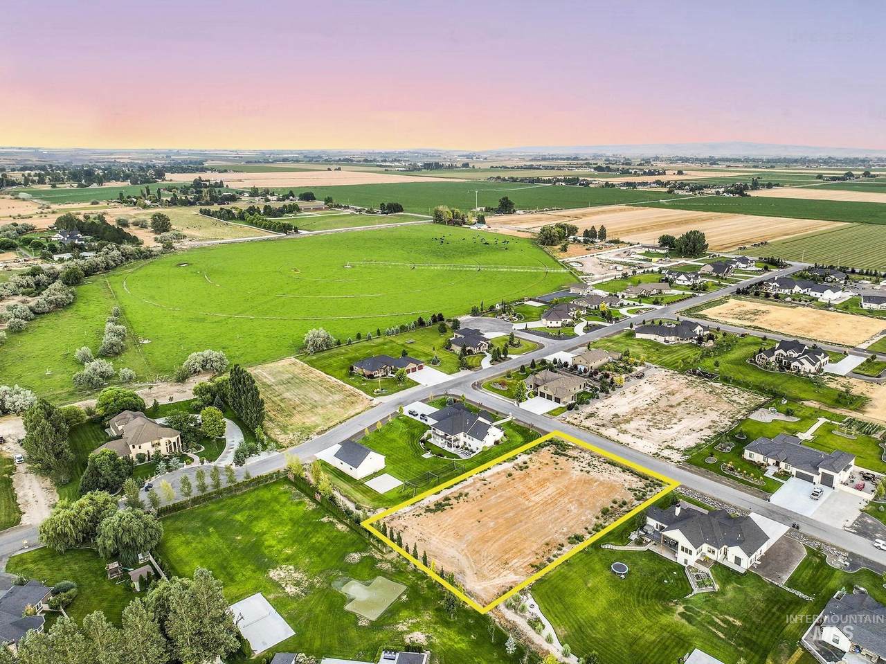 3360 4028 N - Photo 1