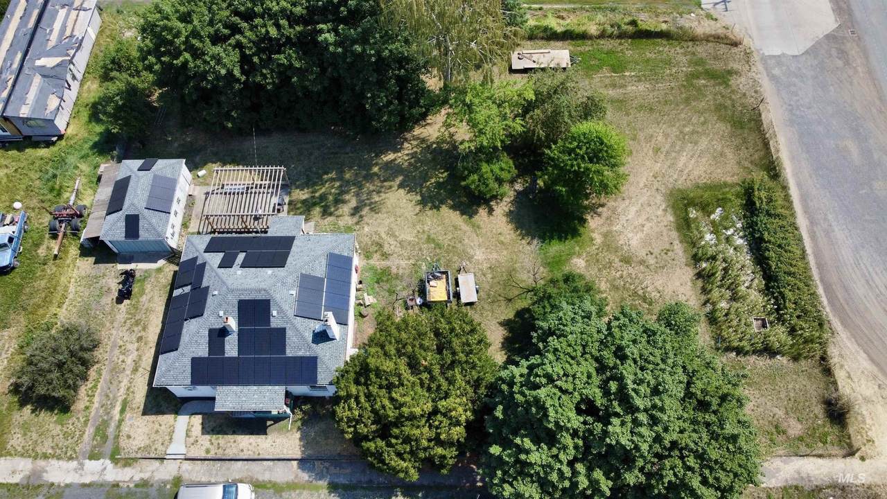 709 Oak St - Photo 1