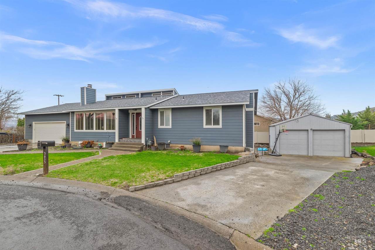 3655 Country Club Ct - Photo 1