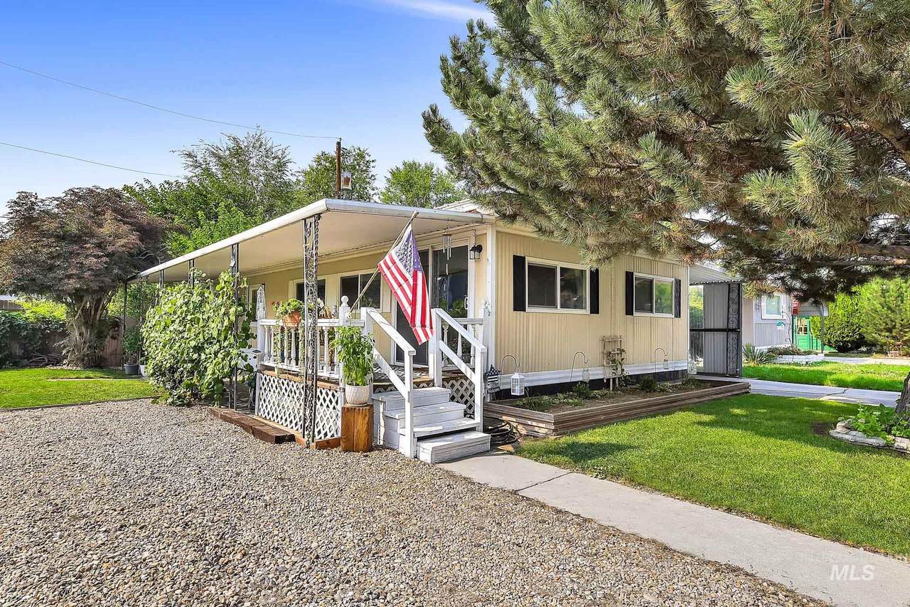 132 Young Lane - Photo 1