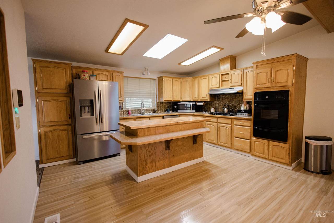 https://bt-photos.global.ssl.fastly.net/imls/1280_boomver_2_98961862-2.jpg