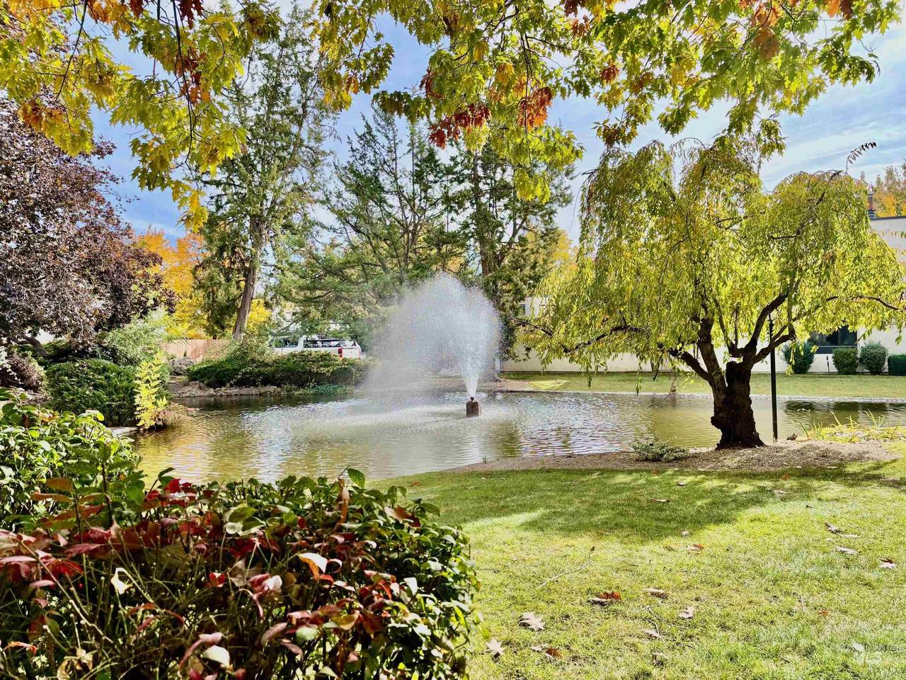 1222 N Camelot Dr - Photo 1