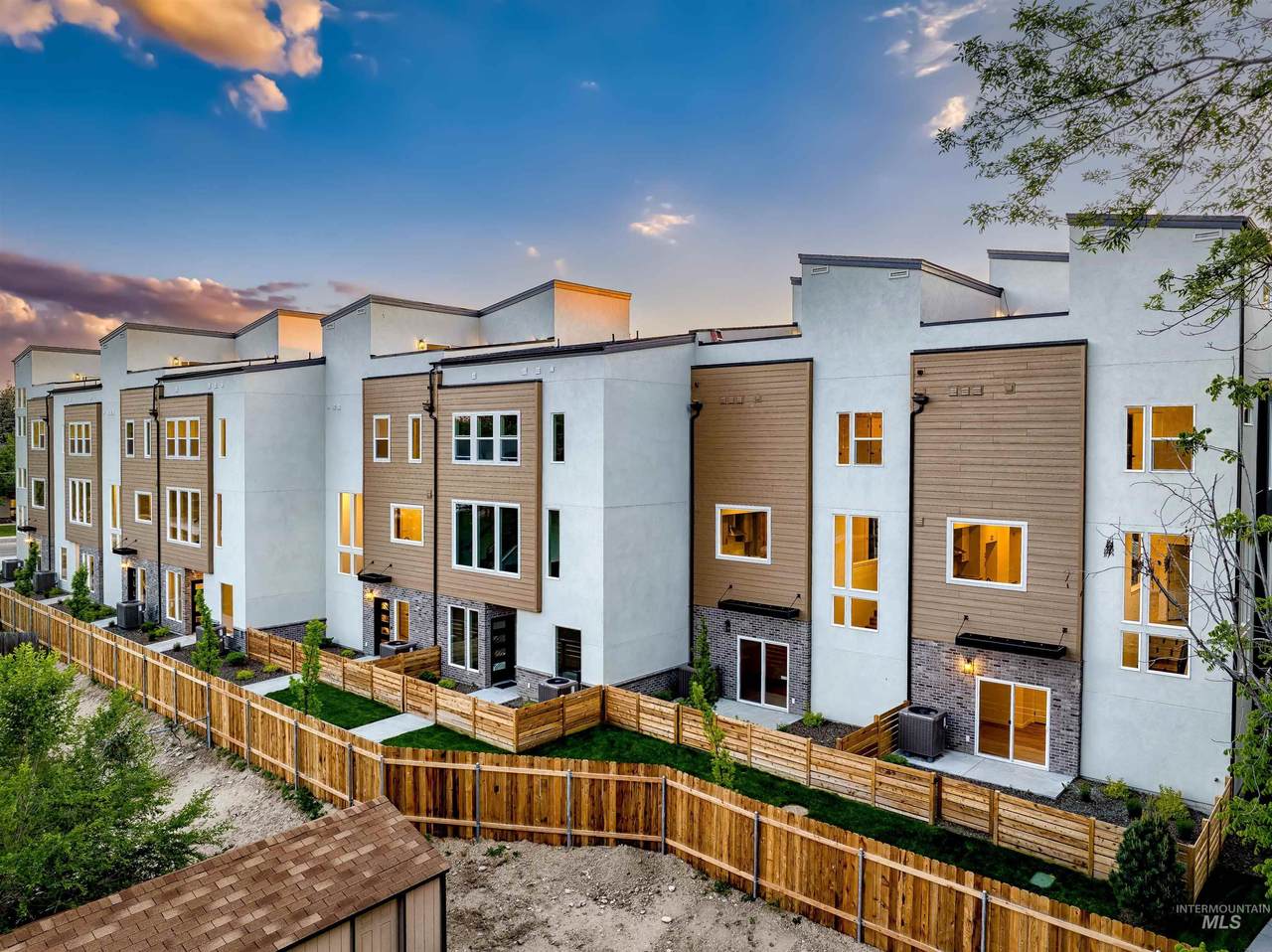 118 Pennsylvania St - Photo 1